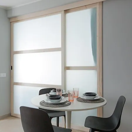 Elegant 2 Bedrooms Flat 5 Minutes From The Sea & Free Parking Apartamento *