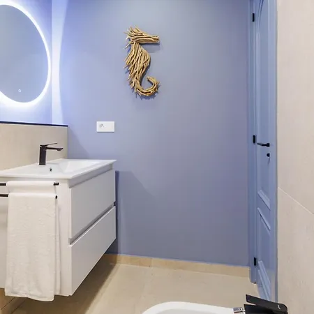 Elegant 2 Bedrooms Flat 5 Minutes From The Sea & Free Parking Apartamento