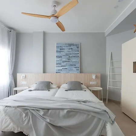 Elegant 2 Bedrooms Flat 5 Minutes From The Sea & Free Parking