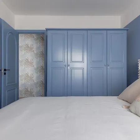 Elegant 2 Bedrooms Flat 5 Minutes From The Sea & Free Parking شقة *