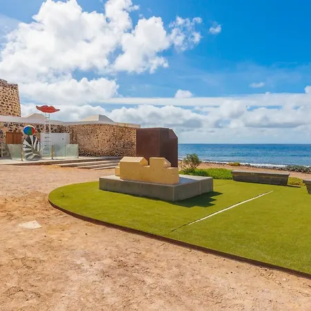 Elegant 2 Bedrooms Flat 5 Minutes From The Sea & Free Parking Lägenhet