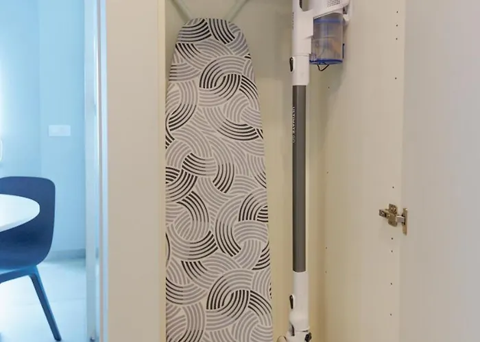 Elegant 2 Bedrooms Flat 5 Minutes From The Sea & Free Parking Apartament