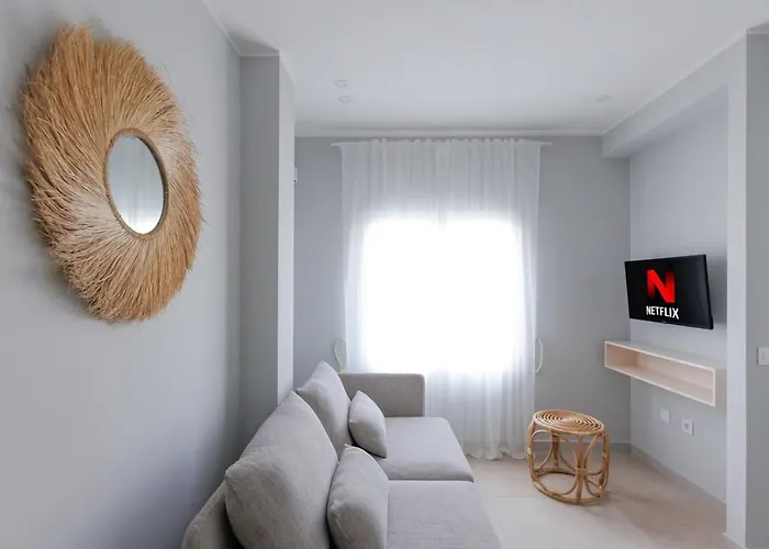 Apartament Elegant 2 Bedrooms Flat 5 Minutes From The Sea & Free Parking