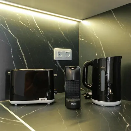 Апартаменты Elegant 2 Bedrooms Flat 5 Minutes From The Sea & Free Parking