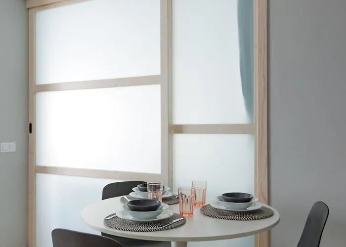 Elegant 2 Bedrooms Flat 5 Minutes From The Sea & Free Parking Апартаменты *