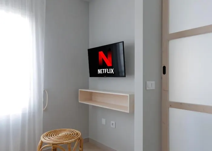 Elegant 2 Bedrooms Flat 5 Minutes From The Sea & Free Parking Апартаменты *