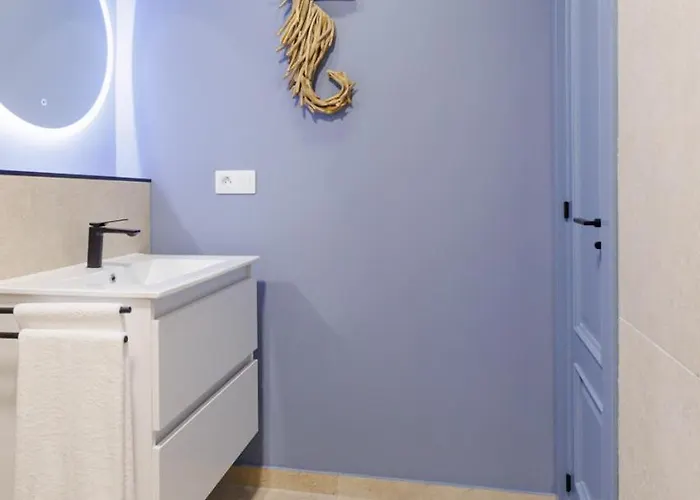 Elegant 2 Bedrooms Flat 5 Minutes From The Sea & Free Parking Апартаменты