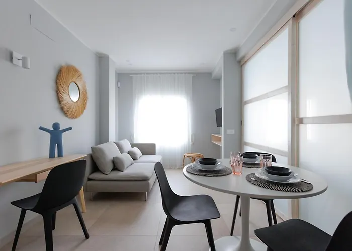 Апартаменты Elegant 2 Bedrooms Flat 5 Minutes From The Sea & Free Parking